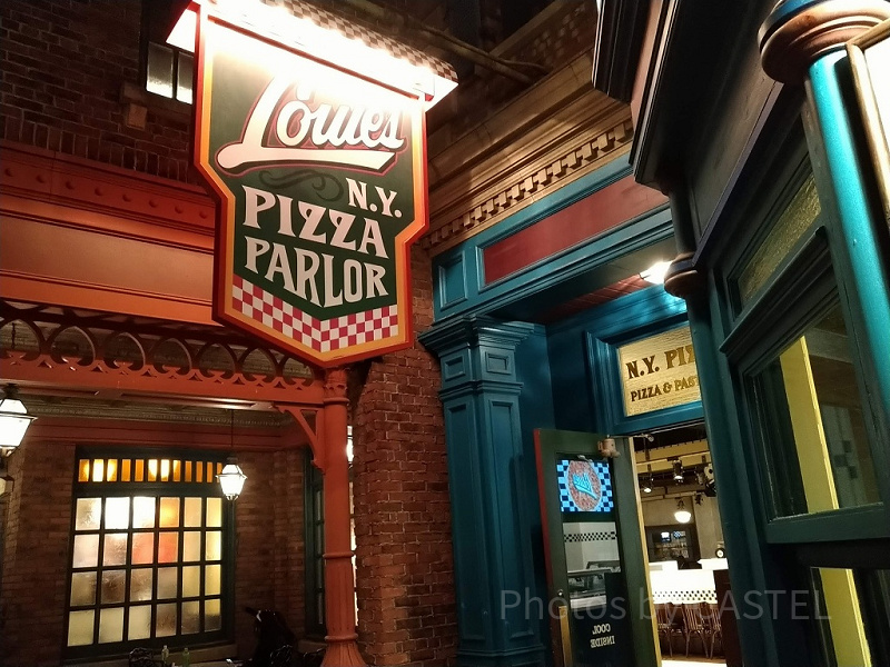 ルイズ N.Y. ピザパーラー 外観
